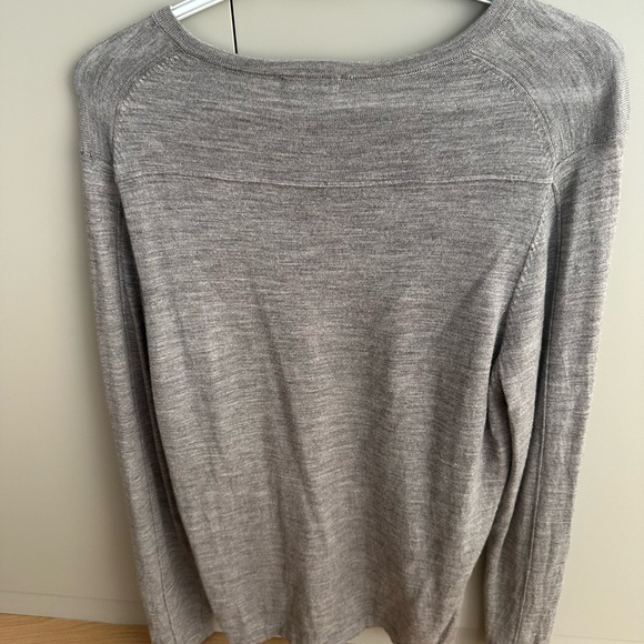 Patrick Assaraf V Neck Sweater- New Without Tags - Picture 2 of 3